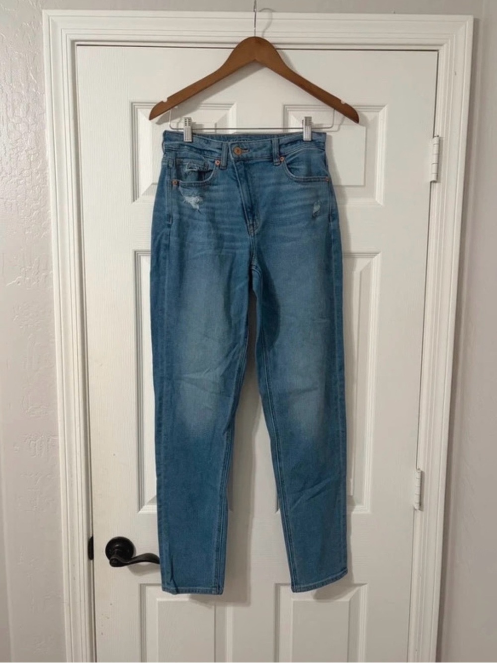 American Eagle Outfitters High-Rise Light Blue Distressed Jeans